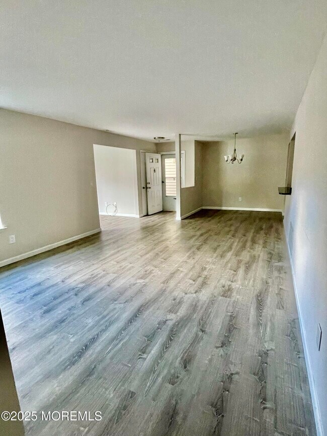 Building Photo - 716 Zlotkin Cir