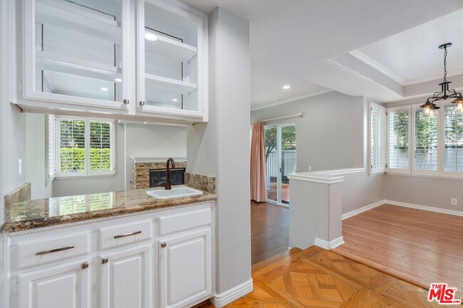 Building Photo - 5683 Hazelcrest Cir