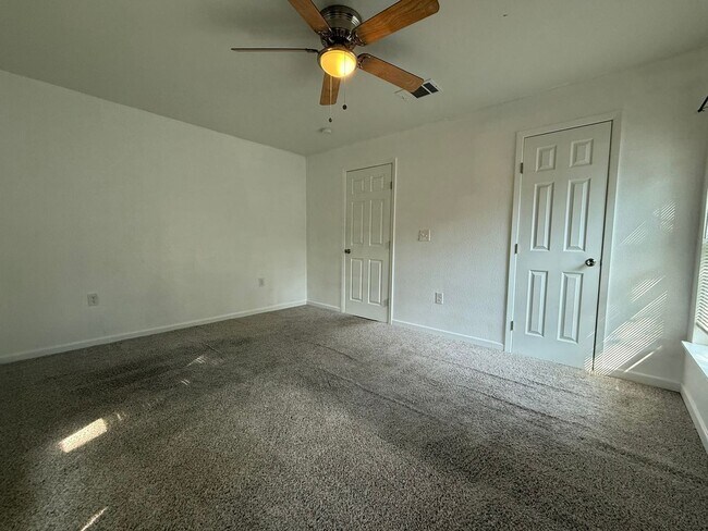 Building Photo - 908-910 Wells St