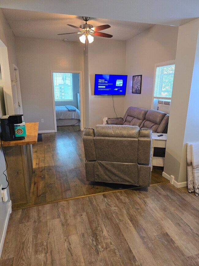 Building Photo - 310.5 Cottage Ct