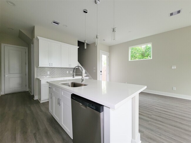 Building Photo - 8014 Huntington Spgs Ln