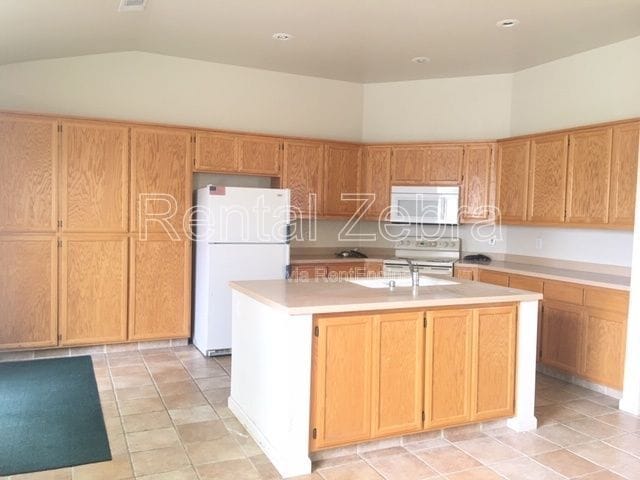 Building Photo - 1896 Edgewood Ct