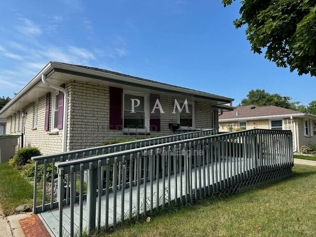 Building Photo - 2517 W Halsey Ave