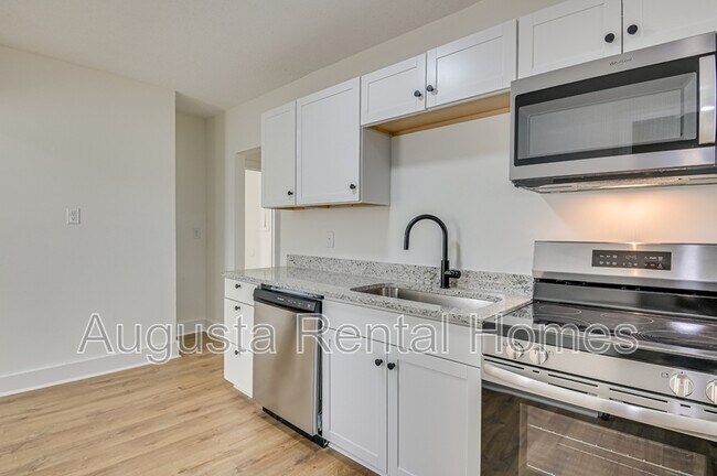 Building Photo - 2019 Roosevelt Dr