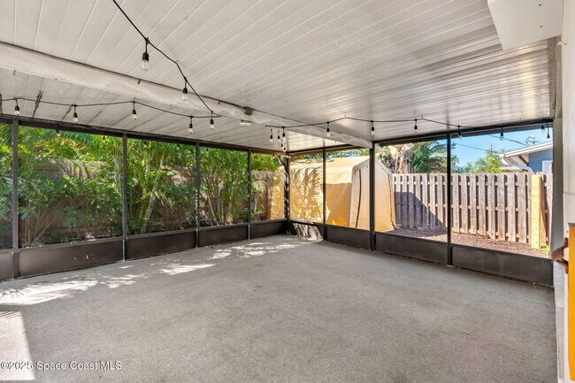 Building Photo - 1375 Crevalle Ave