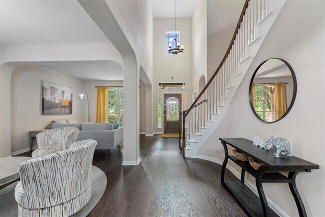 Building Photo - 4399 Green Tree Dr