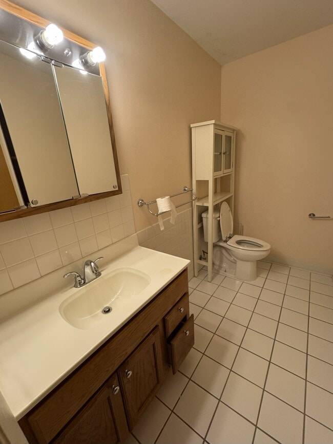 Building Photo - 2650 Brookwood Way Dr