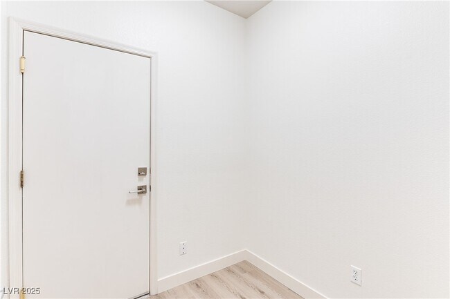 Building Photo - 2084 Tiger Links Dr