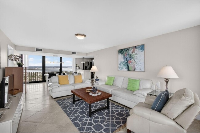 Building Photo - 3000 N Ocean Dr