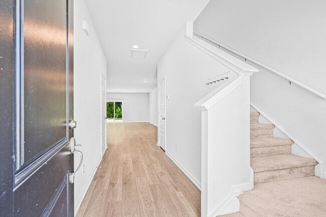 Building Photo - 504 Minim St