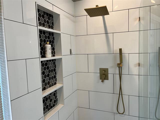 Building Photo - 4313 Kenwood Dr