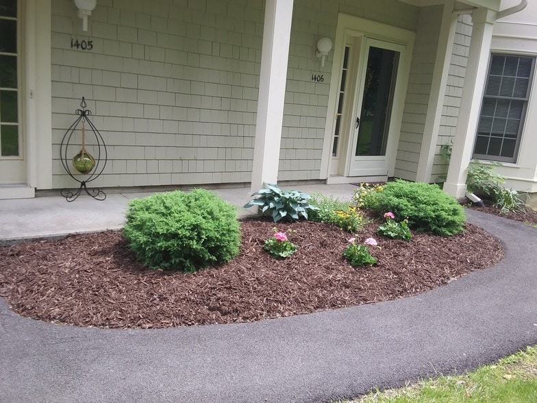 Garden Entry - 1406 Greymoor Way