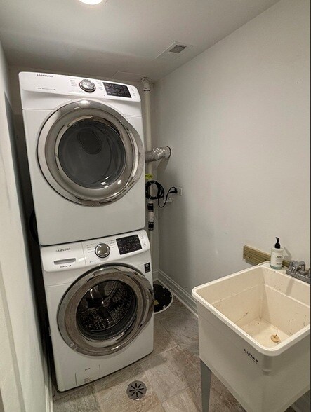 Building Photo - 406 S Lauder Ln
