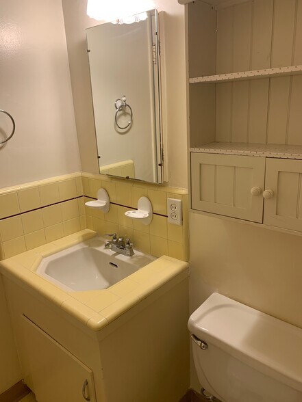 Building Photo - 181 S Marengo Ave