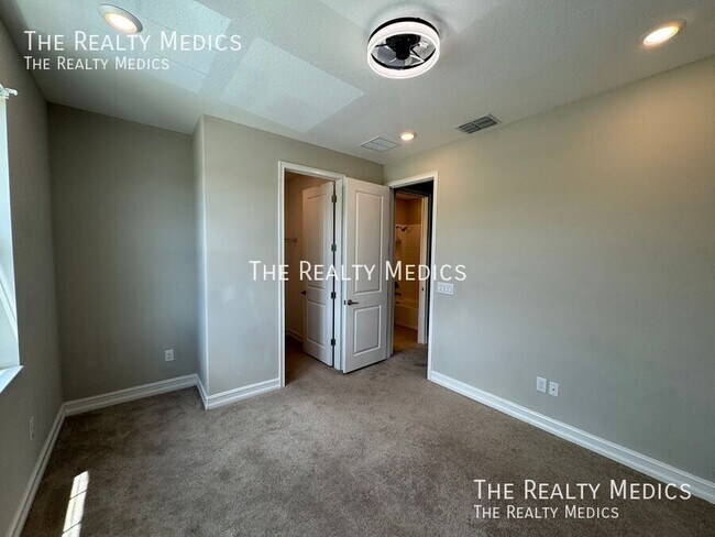 Building Photo - 4712 Lagona Ln