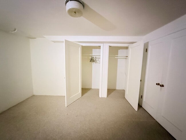 Building Photo - Beautiful 4 Bedroom Home with Fully Fenced Backyard!