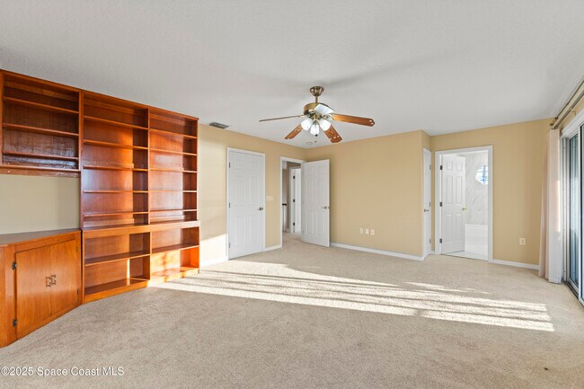 Building Photo - 500 Hidden Hollow Dr