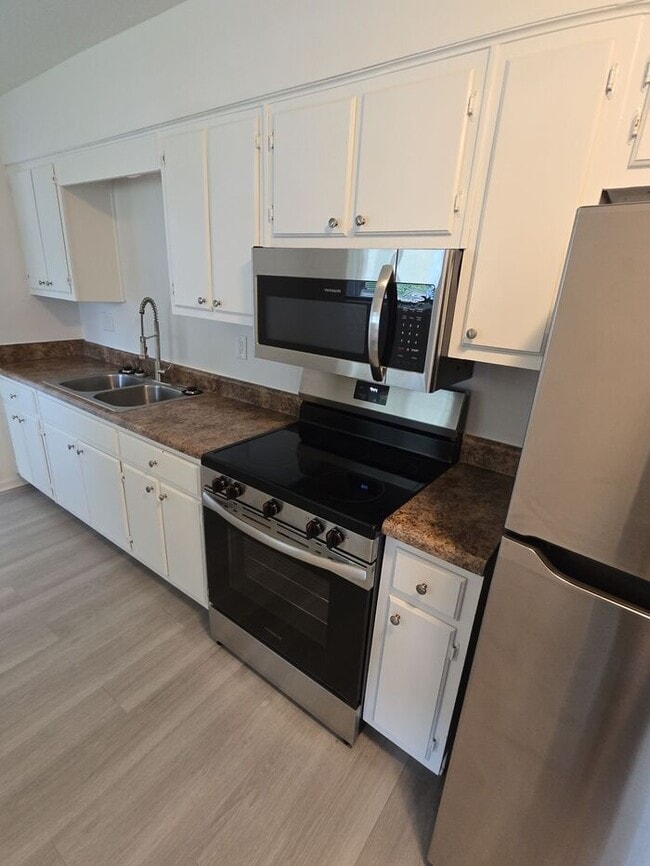 Building Photo - 5008 Clear Creek Dr