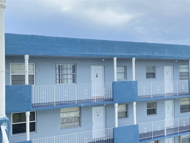 Building Photo - 1655 W 44th Pl