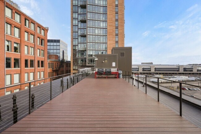 Building Photo - 319 A St