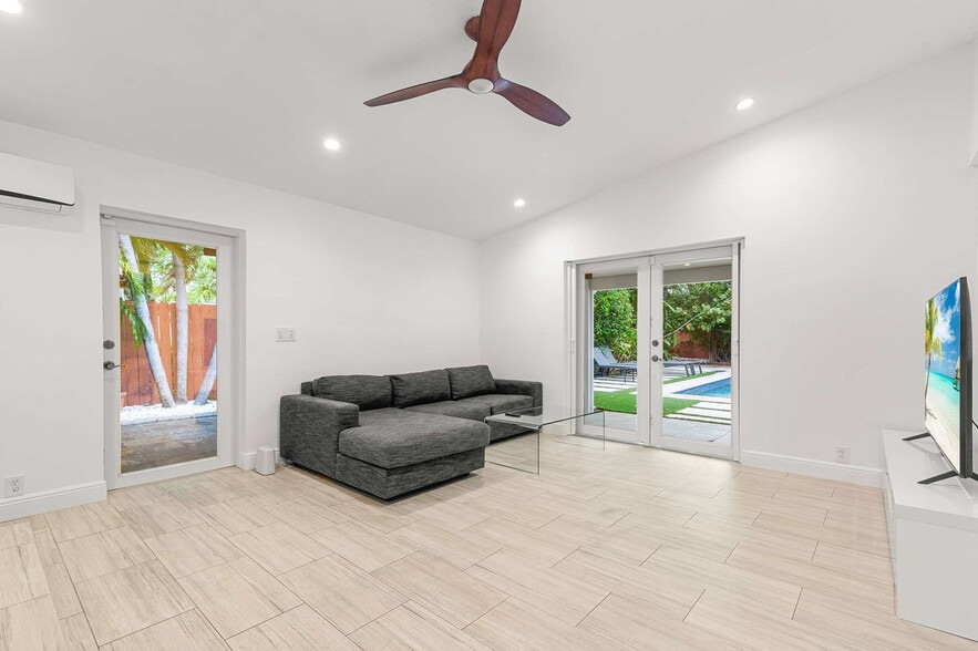 Building Photo - 443 NE 71st St