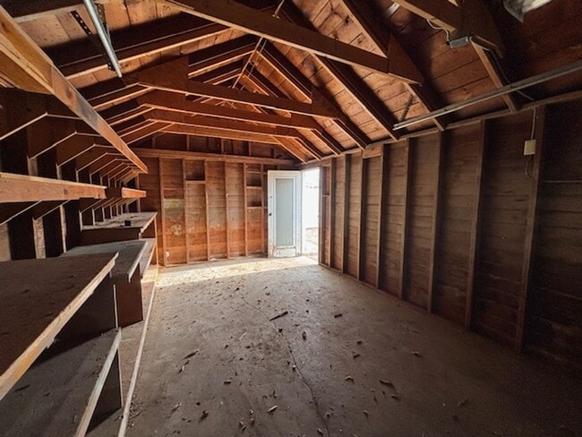 Building Photo - 4 Bedroom 2 Bath House by Frontier Park