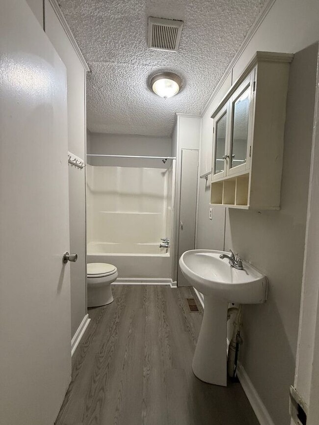 Building Photo - Amazing 4 BR Home for a Great Price!