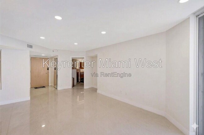 Building Photo - 16485 Collins Ave