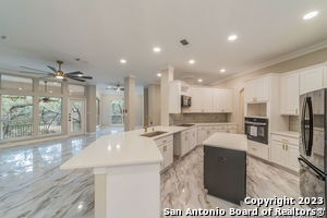 Building Photo - 18605 Elmbrook