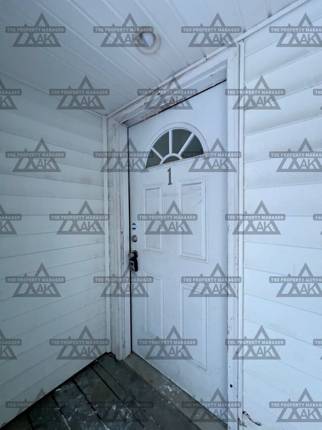 Building Photo - West Fifth Avenue