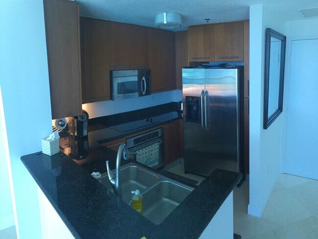 Building Photo - 6515 Collins Ave