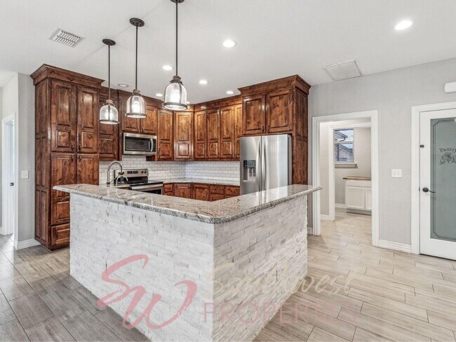 Building Photo - Stunning 5 bedroom, 3.5 bath in Elk Ridge Estates!