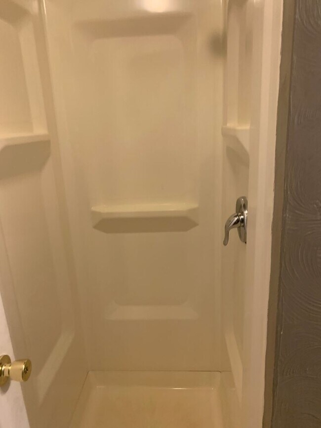 Building Photo - SPACIOUS HOUSE WITH EVERYTHING YOU NEED - AVAIL AUGUST!