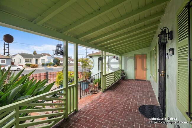 Building Photo - 3606 Barrett Ave