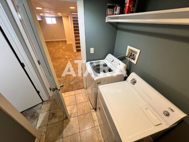 Building Photo - 2559 Wilmington Ave