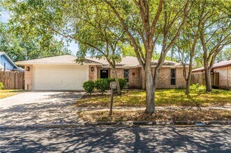 Building Photo - 4 Bedroom