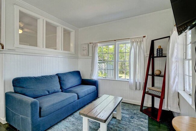 Building Photo - 5 Oystershell Ln