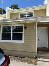 Building Photo - 4230 Mt Vernon Ave