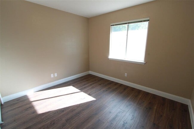 Building Photo - 3309 Kissman Dr