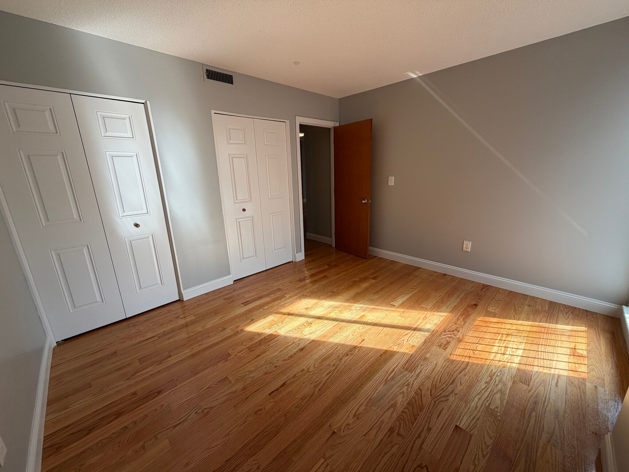 Building Photo - 1751 Beacon St