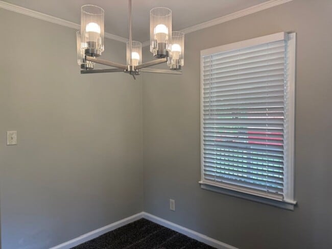 Building Photo - Newly Renovated 3 Bedroom / 1 Bath Ranch w...