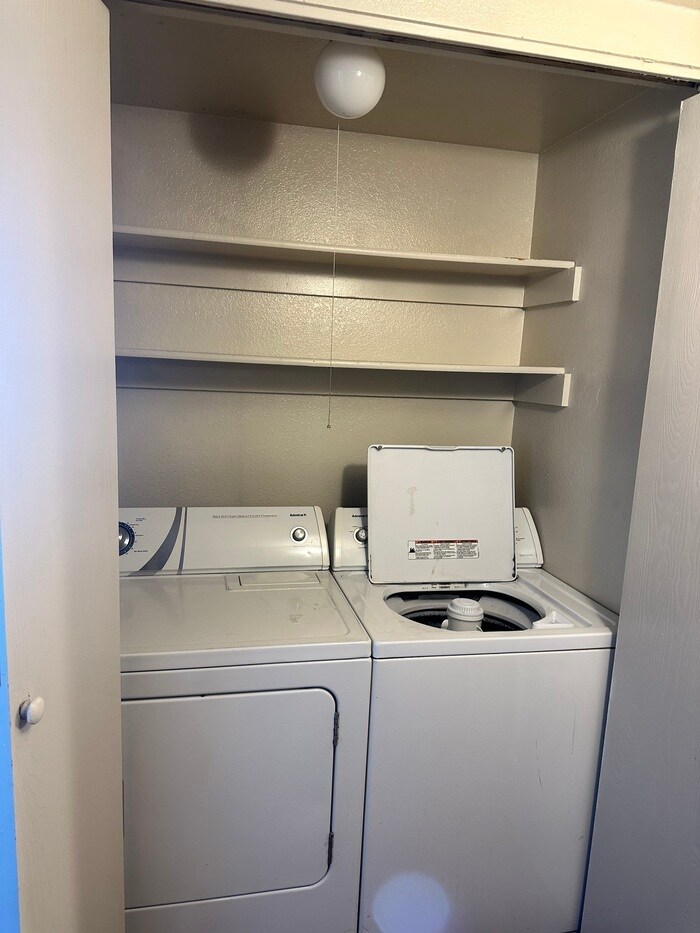 Building Photo - 3357 N Country Club Rd