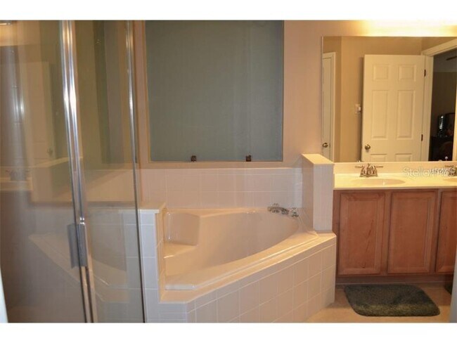 Building Photo - 5750 Los Palma Vista Dr