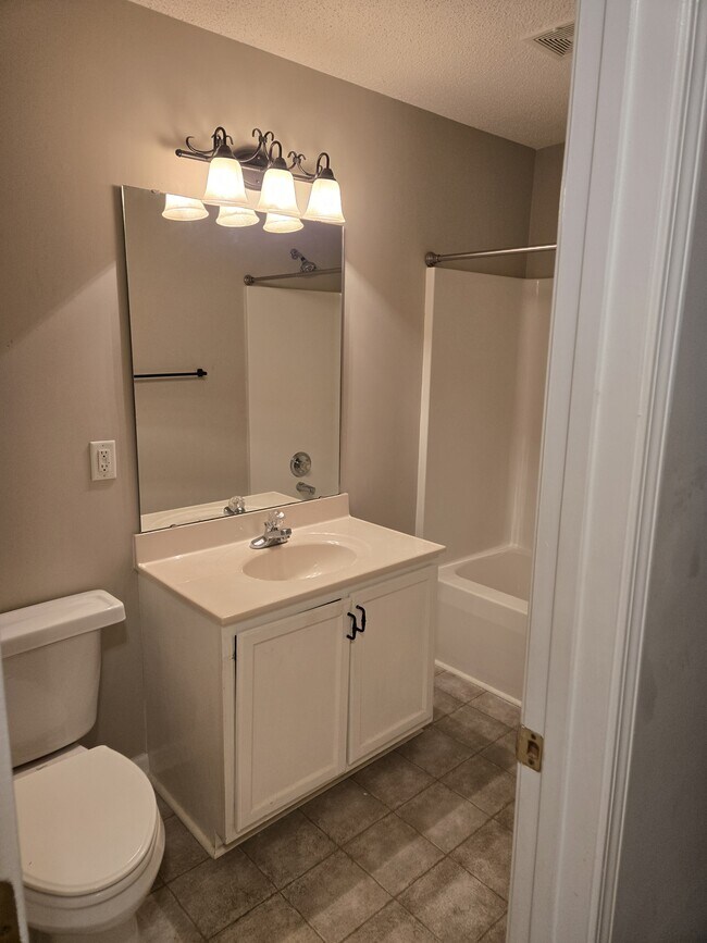 Building Photo - 2129 Sanderling Dr