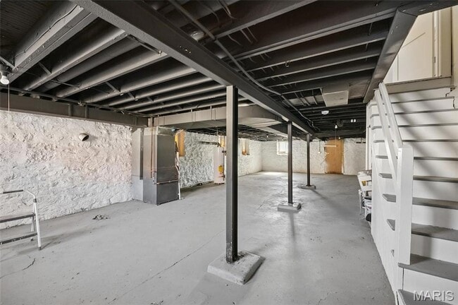 Building Photo - 816 McLaran Ave