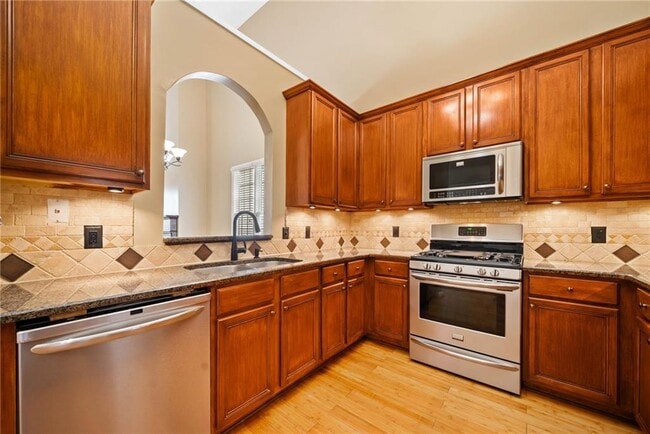 Building Photo - 726 Gardenside Cir SE