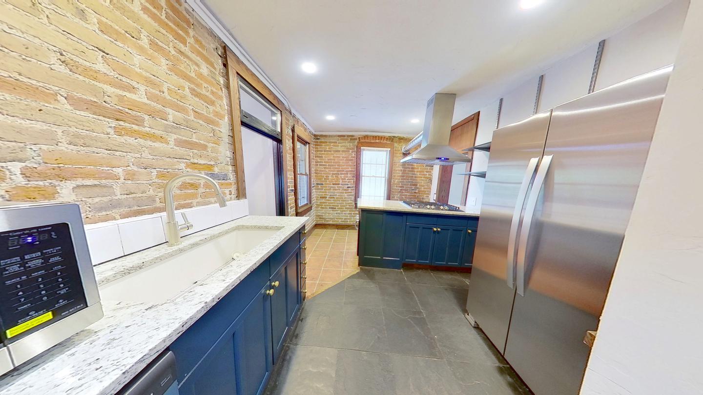 Building Photo - Charming Five Points home only blocks from downtown