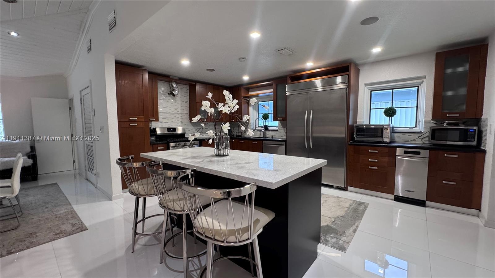 Building Photo - 1332 Van Buren St