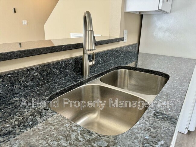 Building Photo - 522 Australian Way