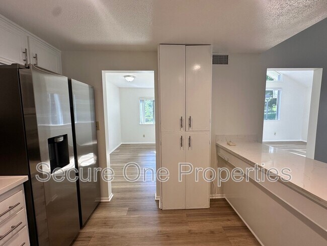 Building Photo - 10020 Larwin Ave